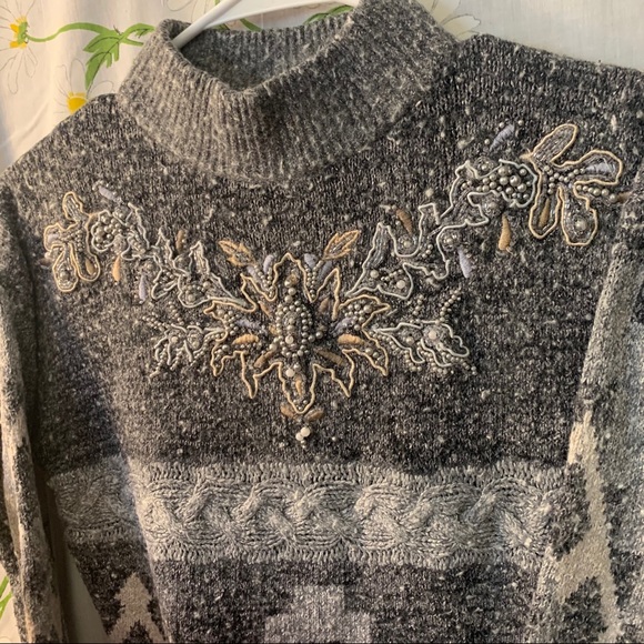 Vintage 80s light grey gold embroidered beaded floral granny sweater - Picture 12 of 12